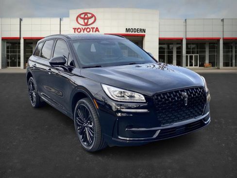 Used 2023 Lincoln Corsair Reserve w/ Jet Appearance Package image 3