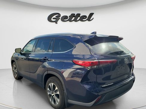 Used 2021 Toyota Highlander XLE AWD/4WD image 4