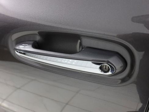 Used 2021 Toyota Sienna XLE image 21