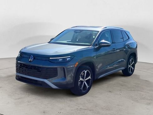 New 2025 Volkswagen Tiguan SE image 2