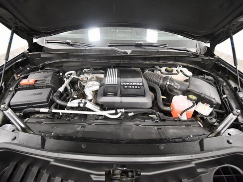 Used 2024 Chevrolet Suburban Premier image 12