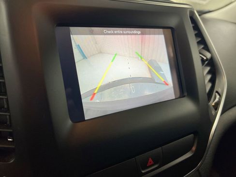 Used 2019 Jeep Cherokee Latitude w/ Popular Appearance Group AWD/4WD image 15