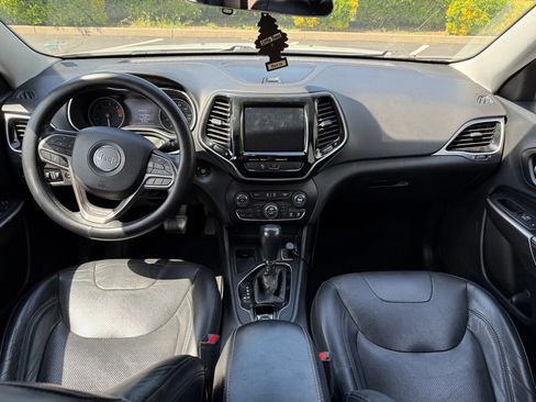 Used 2019 Jeep Cherokee Limited image 14