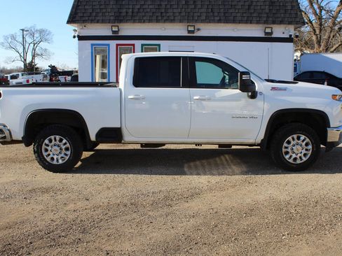 Used 2023 Chevrolet Silverado 2500 LT w/ Convenience Package image 4