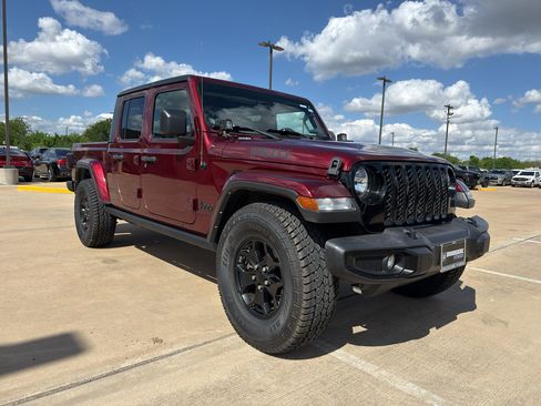 Used 2022 Jeep Gladiator Willys AWD/4WD image 3