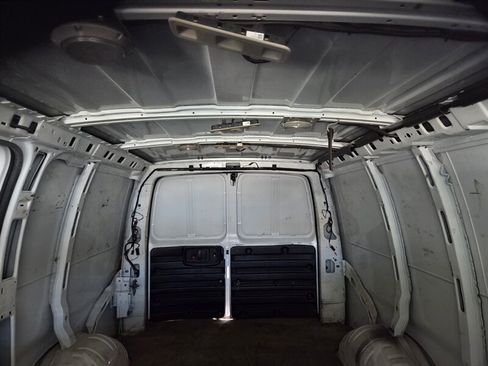 Used 2015 Chevrolet Express 2500 RWD image 19