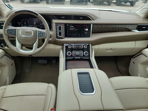 Used 2024 GMC Yukon Denali w/ Denali Reserve Package AWD/4WD image 17