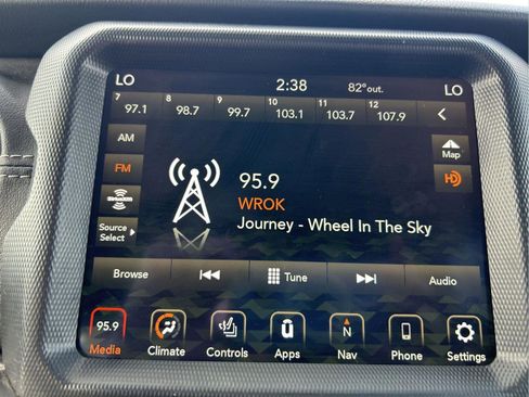 Used 2023 Jeep Wrangler Unlimited Sahara w/ Cold Weather Group image 19