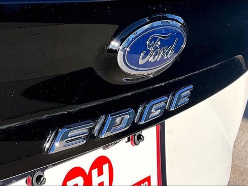 Used 2023 Ford Edge ST image 30