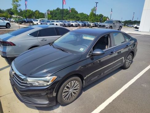 Used 2019 Volkswagen Jetta SE FWD image 1