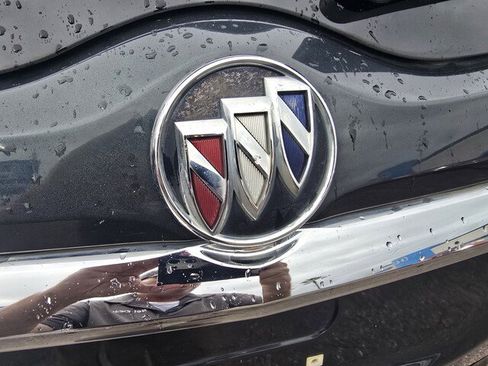 Used 2019 Buick Enclave Essence image 16