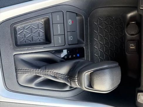 Used 2025 Toyota RAV4 XLE FWD image 25