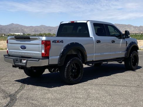 Used 2018 Ford F250 4x4 Crew Cab Super Duty image 3