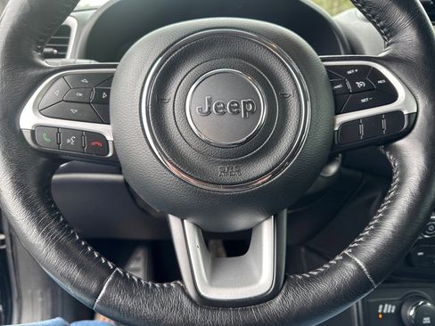 Used 2018 Jeep Renegade Latitude w/ Cold Weather Group AWD/4WD image 13