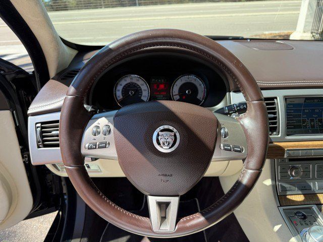 Used 2010 Jaguar XF Supercharged RWD image 10