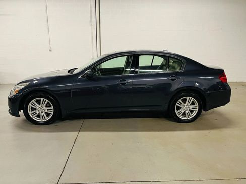 Used 2011 INFINITI G25 x w/ Moonroof Pkg image 5