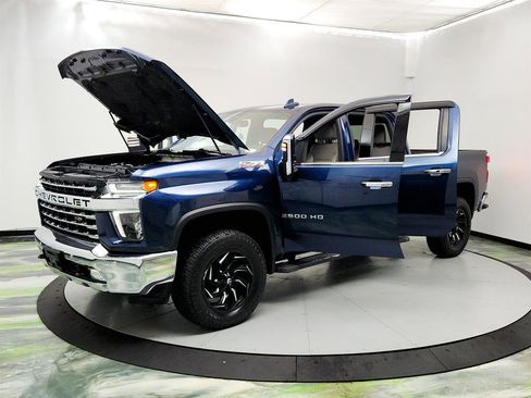 Used 2020 Chevrolet Silverado 2500 LTZ w/ LTZ Plus Package image 9