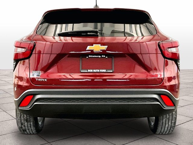 Used 2024 Chevrolet Trax LS w/ LS Convenience Package FWD image 4