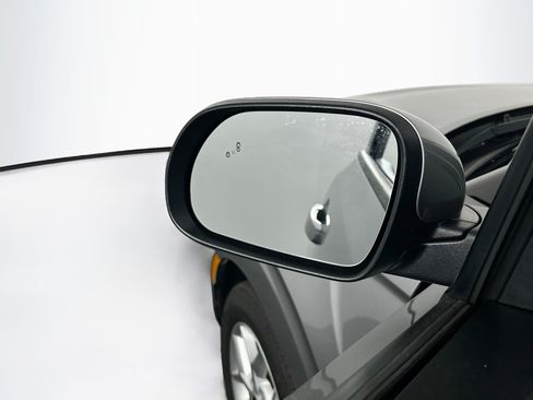 Used 2025 Kia Soul LX w/ LX Technology Package FWD image 16