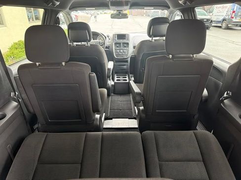 Used 2020 Dodge Grand Caravan SE FWD image 17