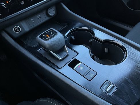 Used 2023 Nissan Rogue S image 31