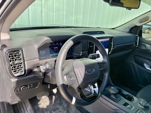 Used 2024 Ford Ranger Lariat w/ FX4 Off-Road Package image 9