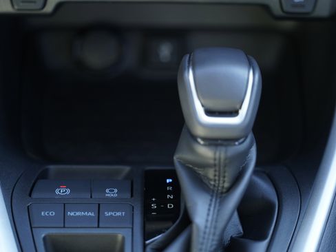 Used 2022 Toyota RAV4 XLE Premium image 30