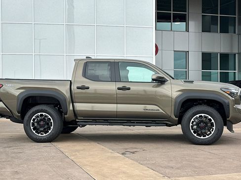 New 2026 Toyota Tacoma TRD Off-Road AWD/4WD image 3