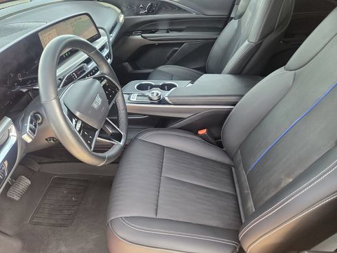 Used 2025 Cadillac Lyriq Sport AWD/4WD image 12