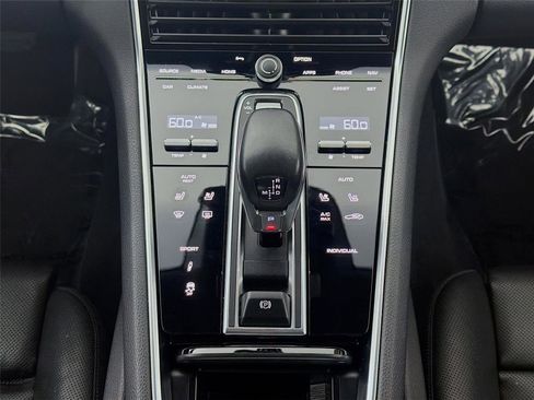 Used 2022 Porsche Panamera Platinum Edition image 18