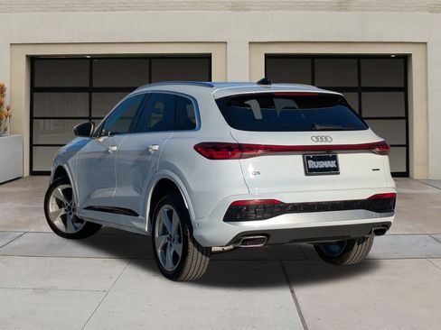 Used 2025 Audi Q5 Premium Plus w/ Premium Plus image 2
