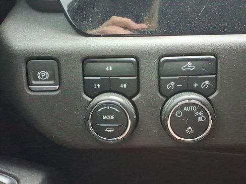 Used 2024 Chevrolet Silverado 2500 LT image 11