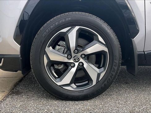 Used 2023 Toyota RAV4 SE image 11