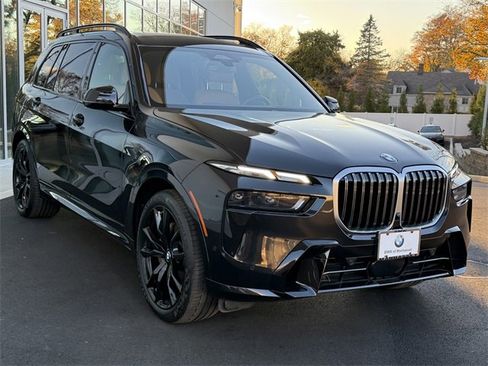 Certified 2023 BMW X7 xDrive40i w/ M Sport Package image 3