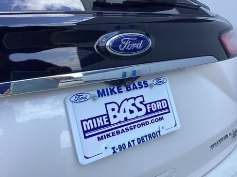 Used 2019 Ford Edge Titanium w/ Equipment Group 301A AWD/4WD image 25