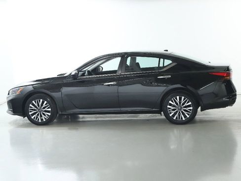 Used 2024 Nissan Altima 2.5 SV w/ SV Premium Package image 38