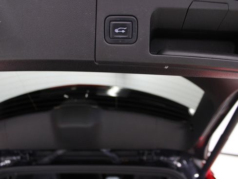 Certified 2022 Cadillac XT4 Premium Luxury w/ Enhanced Visibility Package image 9