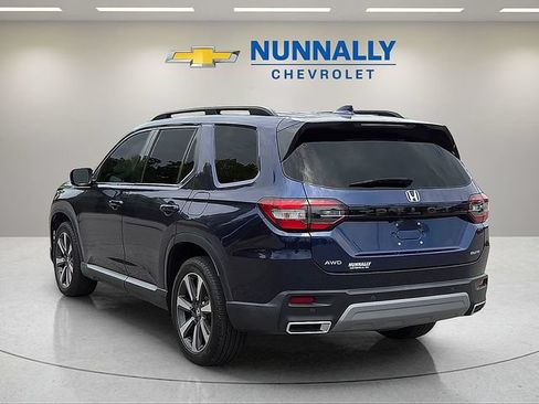 Used 2025 Honda Pilot Elite image 3