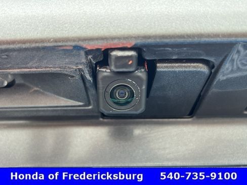 Used 2023 Toyota Highlander XLE FWD image 11