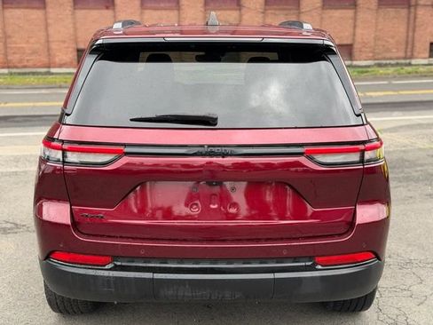 Used 2023 Jeep Grand Cherokee Altitude AWD/4WD image 6
