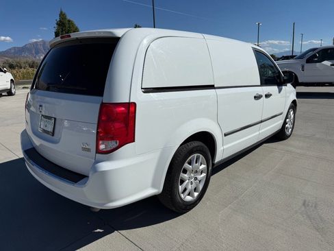 Used 2014 RAM C/V Tradesman image 3