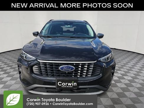 Used 2023 Ford Escape Platinum w/ Premium Technology Package AWD/4WD image 2