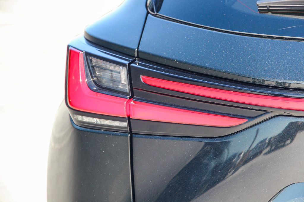 Used 2026 Lexus NX 350h AWD w/ Accessory Package (2T) image 8