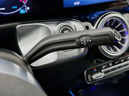 Used 2025 Mercedes-Benz GLB 250 GLB 250 image 24