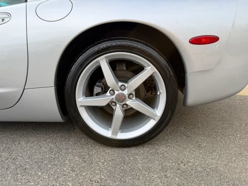 Used 1997 Chevrolet Corvette Coupe w/ Memory Pkg RWD image 33
