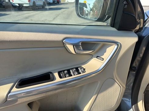 Used 2016 Volvo XC60 T5 Platinum image 18