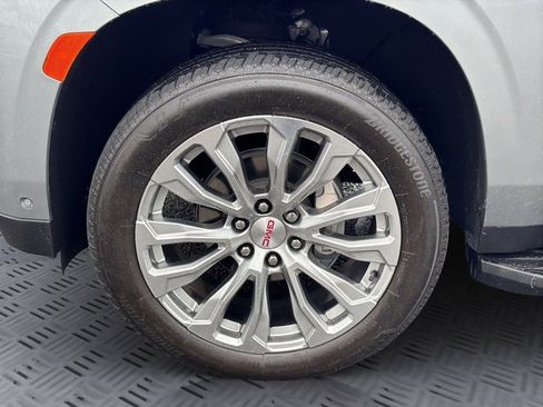 Used 2024 GMC Yukon Denali w/ Advanced Technology Package image 28