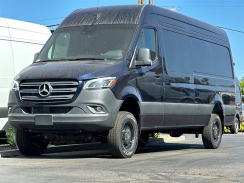 Used 2024 Mercedes-Benz Sprinter 2500 image 8