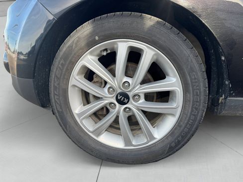 Used 2018 Kia Soul + image 14