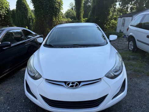 Used 2015 Hyundai Elantra SE FWD image 3